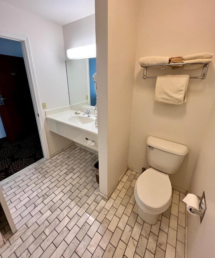 Court Plaza Inn & Suites Of Mackinaw Mackinaw City Zewnętrze zdjęcie