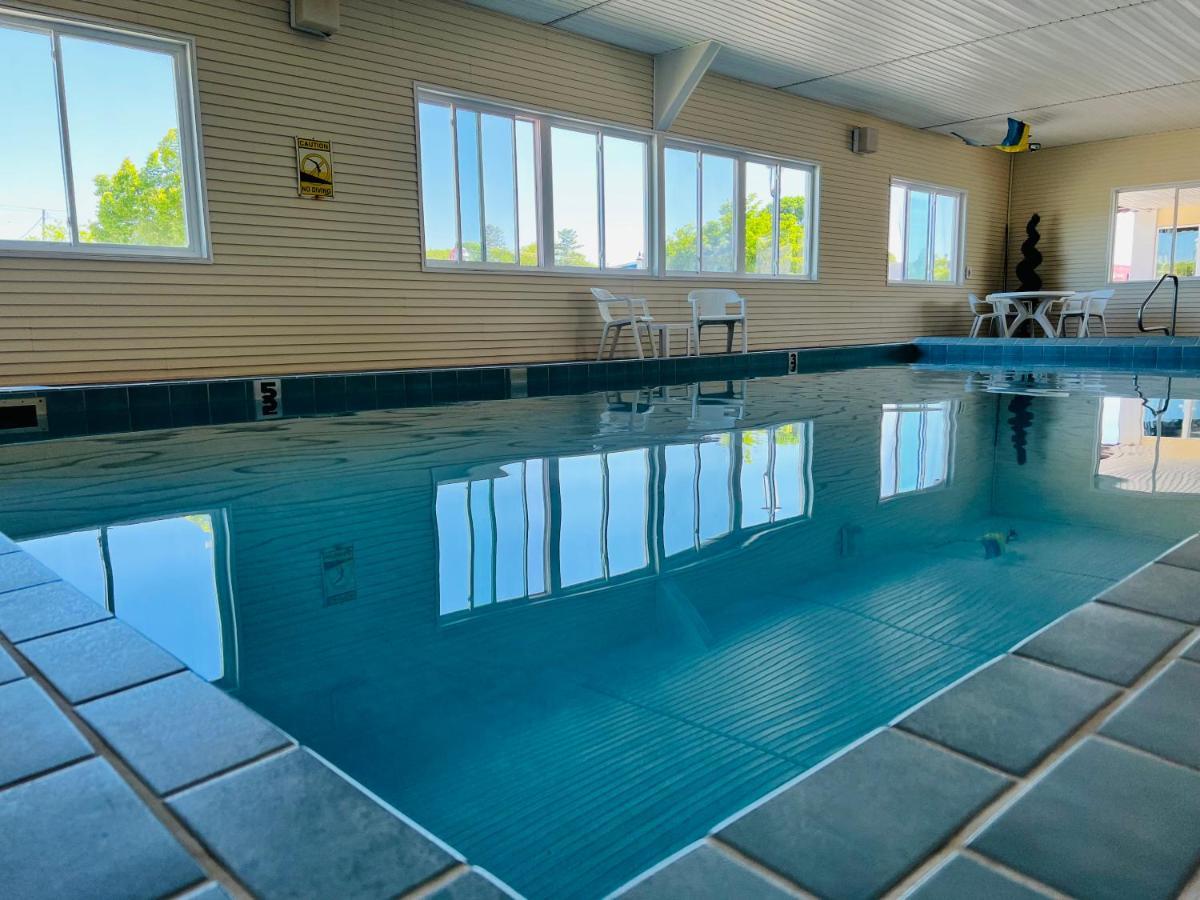 Court Plaza Inn & Suites Of Mackinaw Mackinaw City Zewnętrze zdjęcie