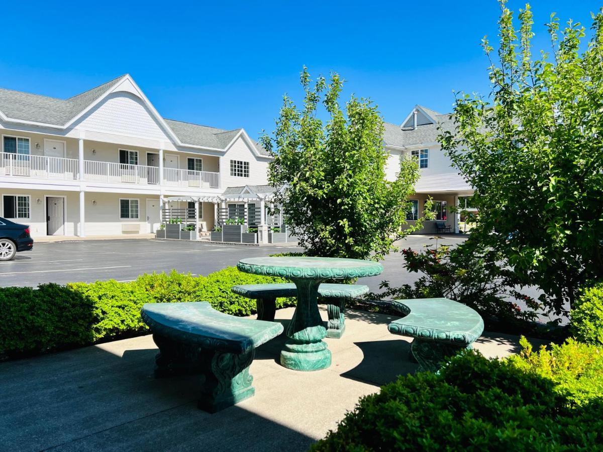 Court Plaza Inn & Suites Of Mackinaw Mackinaw City Zewnętrze zdjęcie