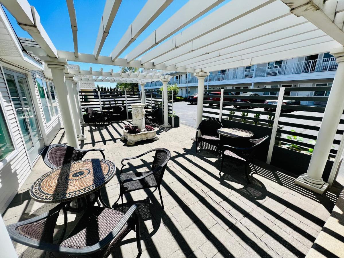 Court Plaza Inn & Suites Of Mackinaw Mackinaw City Zewnętrze zdjęcie