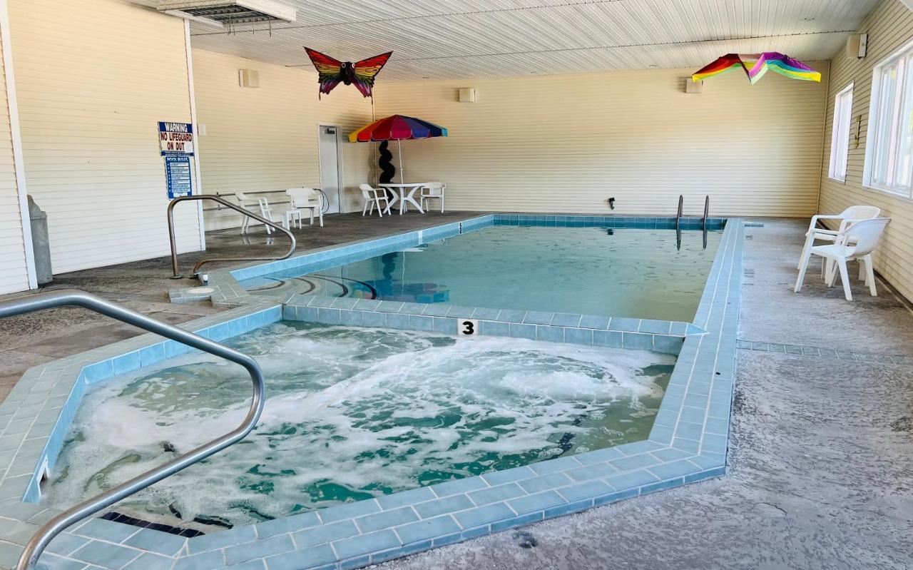 Court Plaza Inn & Suites Of Mackinaw Mackinaw City Zewnętrze zdjęcie