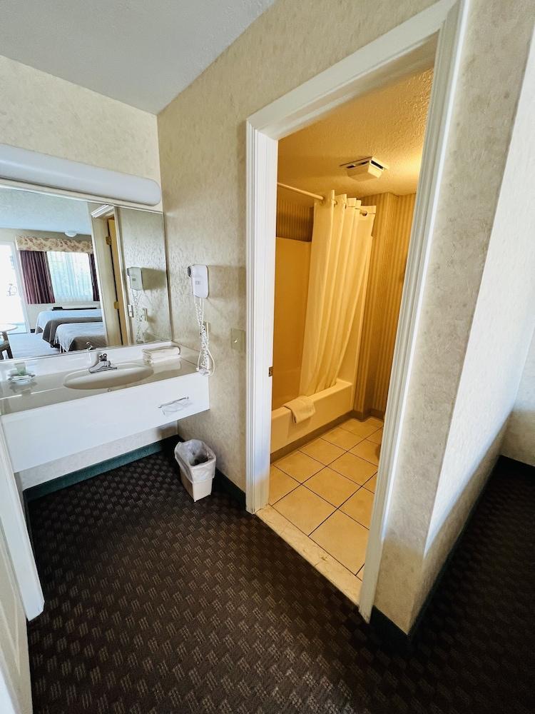 Court Plaza Inn & Suites Of Mackinaw Mackinaw City Zewnętrze zdjęcie